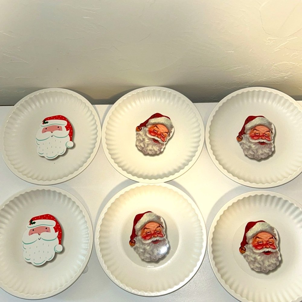 Set of 6 Santa Appetizer Plates. 4 with traditional Santa picture 2 cartoon look